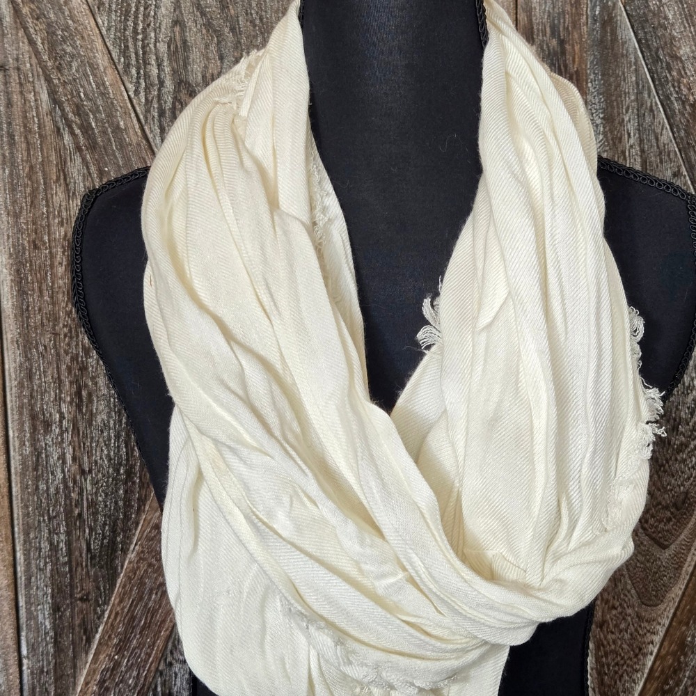 Apt. 9 Cream‎ White Rayon Infinity Scarf Frayed Edge Lightweight Textured Loop
